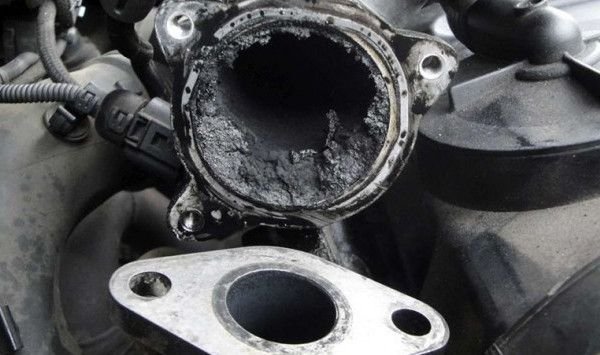 Motor carbonizado